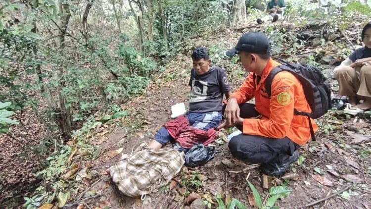 Jatuh Dari Pohon Melinjo Di Gunung Gede, Warga Kranggot Kota Cilegon Alami Cedera Kaki