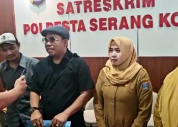 Tim Kuasa Hukum Pemkab Serang, saat memberikan pendampingan korban di Polresta Serang Kota. (ISTIMEWA)
