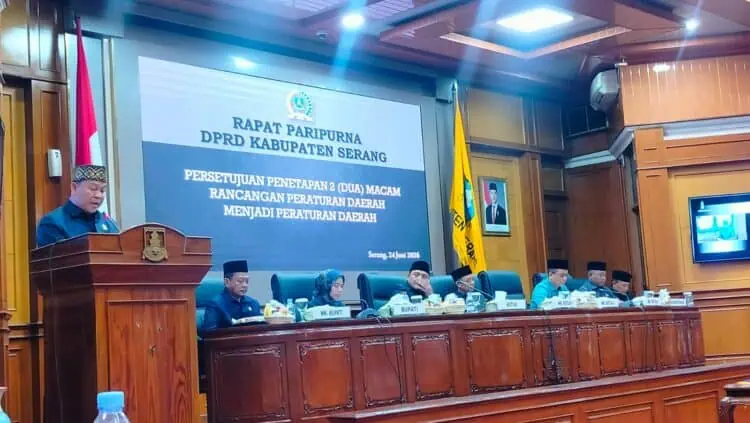 RAPAT PARIPURNA - Suasana rapat paripurna DPRD Kabupaten Serang, tentang penetapan dua Raperda menjadi Perda. (ISTIMEWA)
