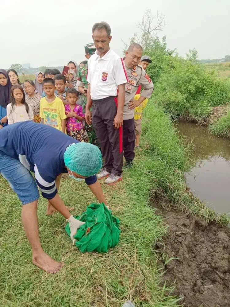 Mayat Bayi Mengambang Gegerkan Warga Sindang Jaya Tangerang