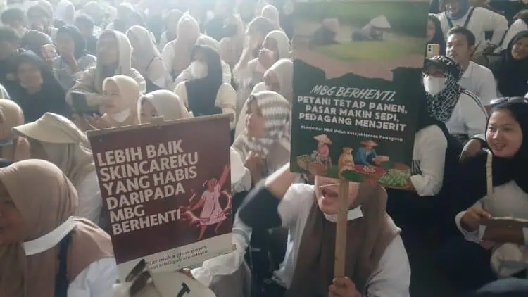 Ribuan Relawan SPPG Kepung Kantor Bupati Tangerang, Minta Program MBG Dilanjutkan dan Diatur dalam UU