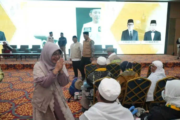 Bupati Dewi Sambut Kepulangan Jamaah Haji Pandeglang Kloter 23 Di Asrama Haji Cipondoh
