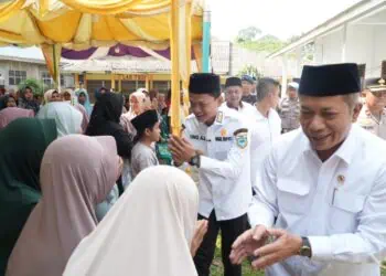 KUNJUNGAN - Menkop RI Ferry Juliantono, berkunjung ke Yayasan Anwarul Hidayah, Kecamatan Menes, Kabupaten Pandeglang, Senin (29/6/2026). (ISTIMEWA)