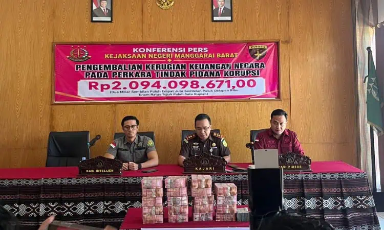 Kejari Manggarai Barat Setor Rp2 Miliar Uang Hasil Pemulihan Korupsi ke Kas Negara