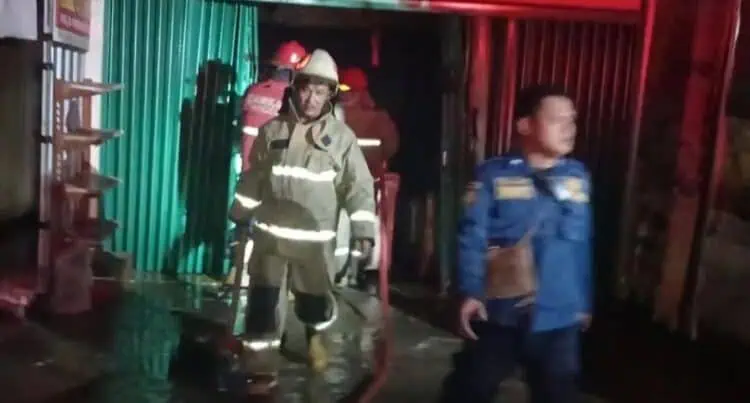 Toko Frozen Food di Pamulang Terbakar Dini Hari, Diduga Akibat Korsleting Listrik
