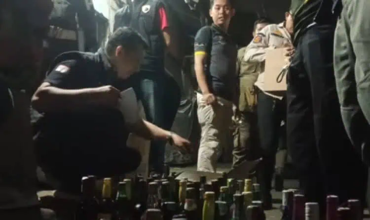 Satpol PP Tangsel Razia Tiga Lokasi, Sita Ribuan Botol Miras
