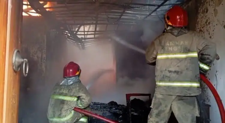 Berawal dari Kompor yang Ditinggal Menyala, Rumah Dua Lantai di Pamulang Terbakar