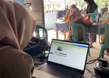 Warga Warunggunung Lebak Serbu Layanan KTP- El Keliling
