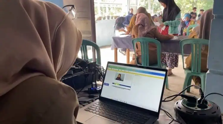 Warga Warunggunung Lebak Serbu Layanan KTP- El Keliling