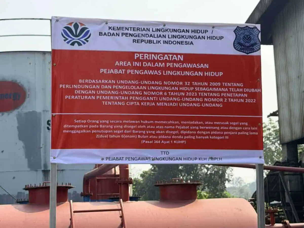 Menteri LH Tugaskan Deputi Gakkum Segel Pabrik Pemanfaatan Oli Bekas Ilegal di Panongan Tangerang Menteri LH Tugaskan Deputi Gakkum Segel Pabrik Pemanfaatan Oli Bekas Ilegal di Panongan Tangerang