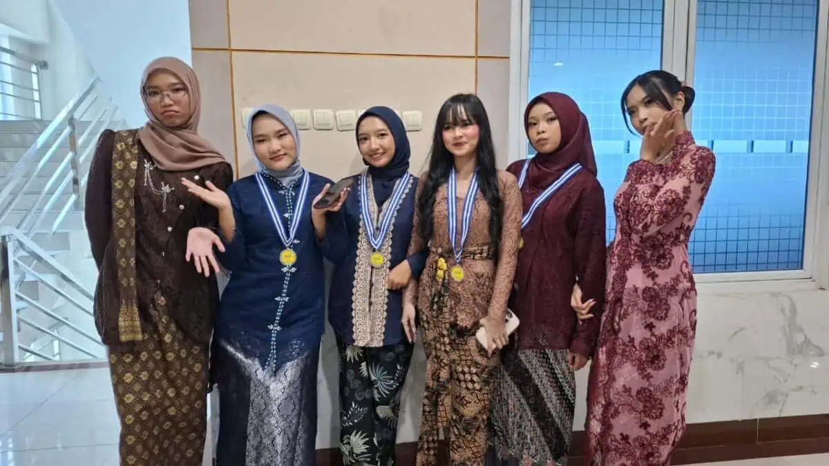 SMK Pustek Serpong Gelar Tasyakuran dan Pelepasan Siswa SMK Pustek Serpong Gelar Tasyakuran dan Pelepasan Siswa