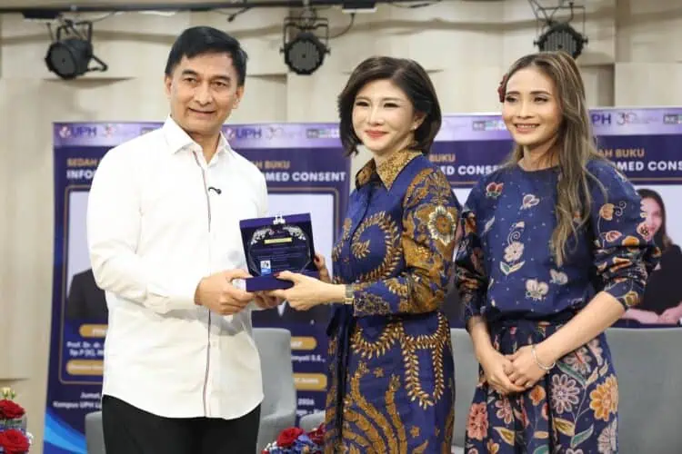 Wagub Banten Apresiasi Buku Edukasi Hukum Karya Praktisi UPH