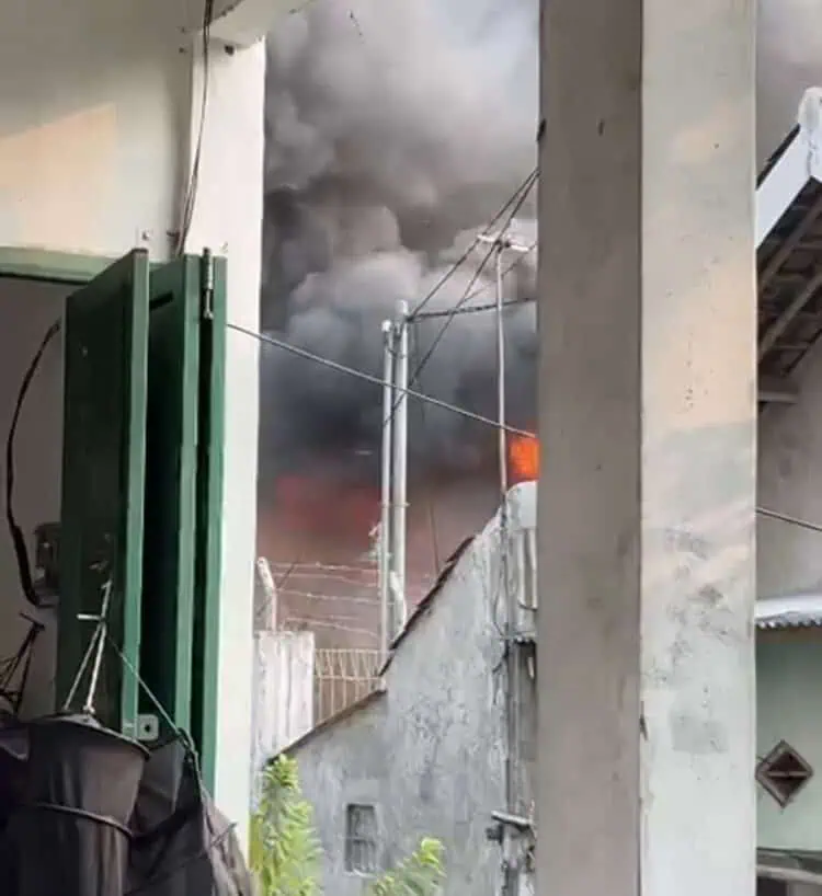 Tower di Permukiman Padat Penduduk di Lebak Terbakar, Warga Panik
