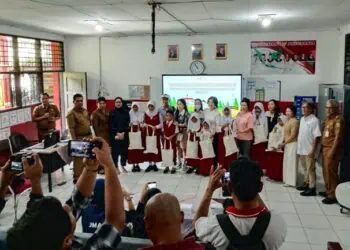 PMI Kota Tangerang dan Yayasan Amway Peduli Salurkan Bantuan Sekolah