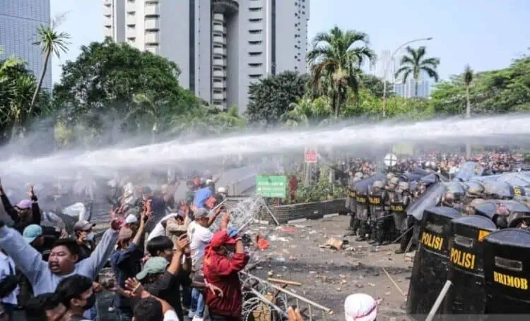 Ricuh Eksekusi Hotel Sultan, 119 Orang Diamankan
