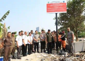 Cemari Lingkungan, TPS Ilegal di Pinang Kota Tangerang Disegel