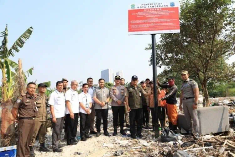 Cemari Lingkungan, TPS Ilegal di Pinang Kota Tangerang Disegel