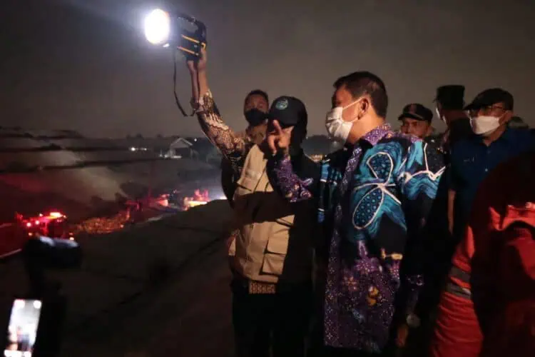 Bupati Tangerang Pimpin Langsung Penanganan Darurat Kebakaran TPA Jatiwaringin