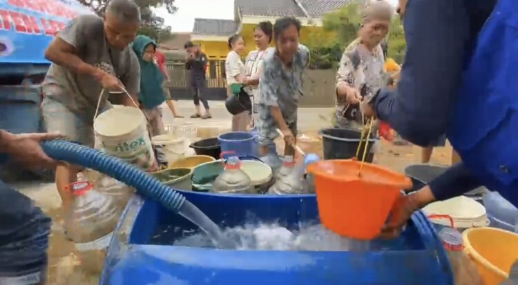 Kemarau, Krisis Air Bersih Melanda Cibuah Lebak