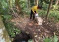 Sumur Mengering, Warga Lebak Rela Susuri Hutan Demi Setetes Air