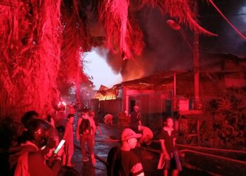 Kebakaran Hebat Hanguskan Pabrik dan Gudang di Periuk Tangerang