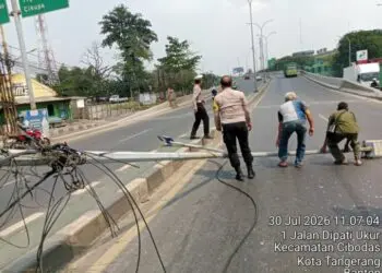 Tiang PJU di Flyover Cibodas Kota Tangerang Roboh