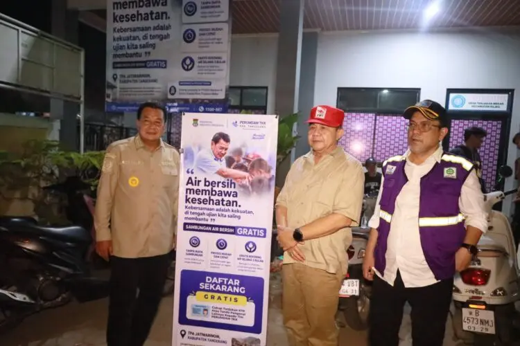 Perkuat Dukungan Penanganan Kebakaran, Perumdam TKR Berikan Bantuan Sembako dan Penyediaan Air Bersih Gratis Bagi Warga Terdampak Kebakaran TPA Jatiwaringin