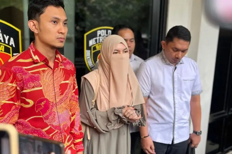 Wardatina Mawa Tak Kuasa Menahan Haru Saat Gugatan Cerainya Dikabulkan Majelis Hakim