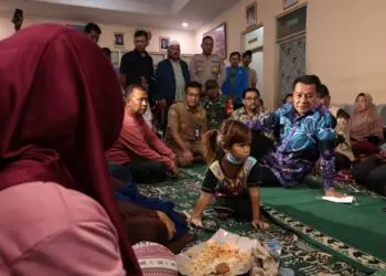 Bupati Tangerang Pastikan Pengungsi Korban Asap TPA Jatiwaringin Terlayani