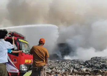 TPA Jatiwaringin Terbakar, Pemkab Tangerang Pastikan Angkutan Sampah Tetap Normal