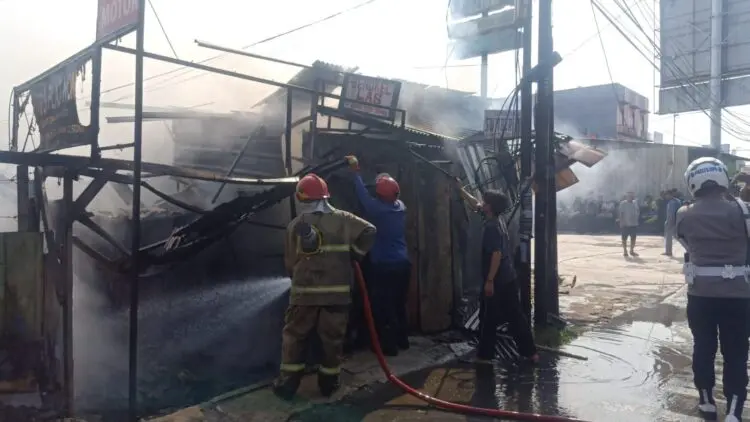 Api Lahap Dua Bengkel di Jalan Otista Raya Ciputat, Diduga Dipicu Korsleting Listrik