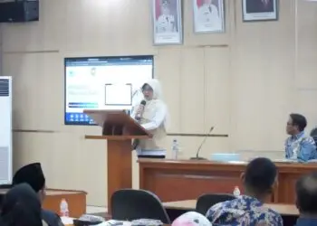 BIMTEK - Bupati Pandeglang Raden Dewi Setiani, saat membuka kegiatan Bimbingan Teknis (Bimtek) Pengelolaan Informasi Administrasi Kependudukan dan Pendayagunaan Data Kependudukan, bagi para operator kecamatan yang berlangsung di Oproom Sekretariat Daerah Kabupaten Pandeglang, Kamis (2/7/2026). (ISTIMEWA)