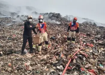 Relawan Dirikan Posko Darurat, Suplai Vitamin dan Logistik untuk Petugas Pemadam TPA Jatiwaringin
