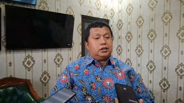 MEMBERIKAN KETERANGAN : Kepala Perwakilan Ombudsman Banten Fadli Afriandi memberikan keterangan kepada wartawan. (ISTIMEWA)