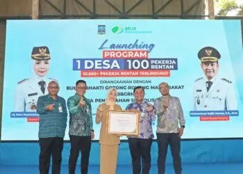 PELUNCURAN - Pemkab Serang dan BPJS Ketenagakerjaan, meluncurkan program 1 Desa 100 Pekerja Rentan, untuk diberikan perlindungan jaminan sosial ketenagakerjaan, Selasa (14/7/2026). (ISTIMEWA)