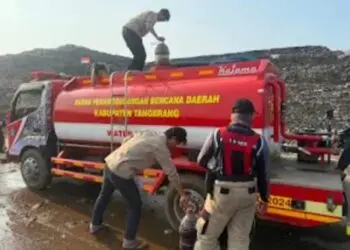 Pascakebakaran TPA Jatiwaringin, DLHK Kabupaten Tangerang Semprot Eco Enzyme