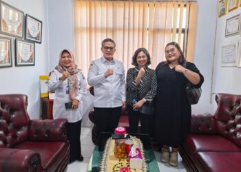 Kepala DKBPPPA Kabupaten Serang, Haerofiatna, menerima kunjungan dari Yayasan Pulih. (ISTIMEWA)