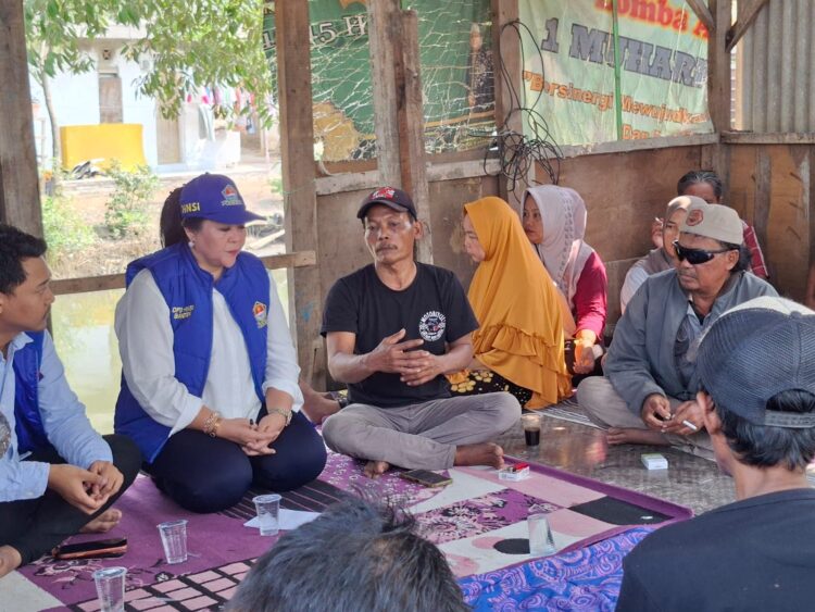 BERKUNJUNG - Ketua DPD Himpunan Nelayan Seluruh Indonesia (HNSI) Provinsi Banten, Neneng Sri Hastuti Handayani, mendatangi pangkalan nelayan di Kampung Lumalang Kaliasin, Kecamatan Bojonegara, Kabupaten Serang, Sabtu (18/7/2026). (ISTIMEWA)