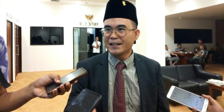 Anggota Komisi V DPRD Banten, Yeremia Mendrofa. (ISTIMEWA)