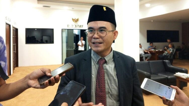 Anggota Komisi V DPRD Banten, Yeremia Mendrofa. (ISTIMEWA)