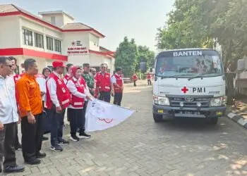 DISTRIBUSI BANTUAN - Palang Merah Indonesia (PMI) Provinsi Banten, menyiapkan sebanyak 6 Juta liter lebih bantuan berupa air bersih, ke sejumlah wilayah terdampak kekeringan pada musim kemarau tahun ini. (SIDIK/SATELITNEWS.COM)