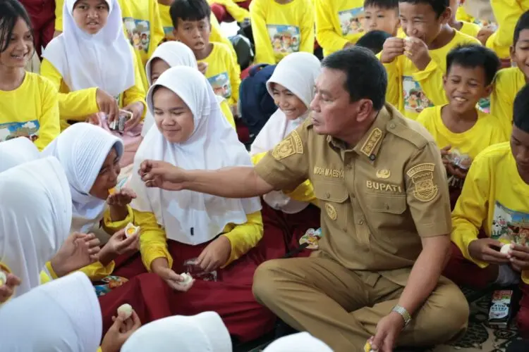 Makan Bersama Siswa SD, Bupati Tangerang Sosialisasikan Pangan ASUH