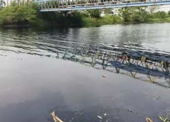 TERCEMAR : Sungai Ciujung di Kabupaten Serang, tercemar limbah perusahaan. (DOKUMEN/SATELIT NEWS.COM)