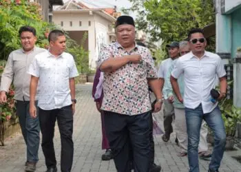 RESES: Wakil Ketua DPRD Banten, Eko Susilo (tengah depan), menghadiri acara reses di Kota Serang. (ISTIMEWA)