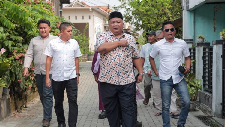 RESES: Wakil Ketua DPRD Banten, Eko Susilo (tengah depan), menghadiri acara reses di Kota Serang. (ISTIMEWA)