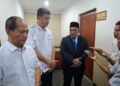 WAWANCARA - Sejumlah wartawan, sedang wawancara Komisaris PT. SBM Nasrul Ulum (paling kanan), Rabu (22/7/2026). (ISTIMEWA)