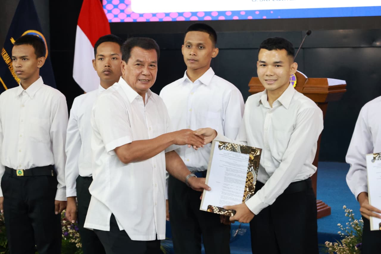12 Putra-Putri Kabupaten Tangerang Raih Beasiswa Perguruan Tinggi di Bidang Transportasi - Satelit News