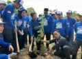 Gerakan Langit Biru, Demokrat Kabupaten Tangerang Bersihkan Kali dan Tanam Pohon