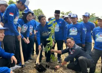Gerakan Langit Biru, Demokrat Kabupaten Tangerang Bersihkan Kali dan Tanam Pohon