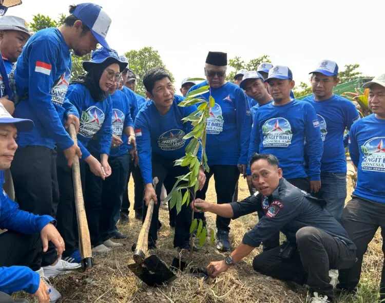 Gerakan Langit Biru, Demokrat Kabupaten Tangerang Bersihkan Kali dan Tanam Pohon